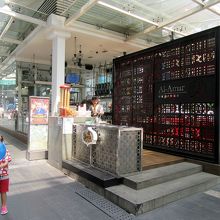 トルコアイスのお店、華やかでしょ？