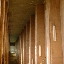 建物内、2階で撮影しました。