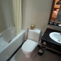 トイレはおなじみの東南アジアスタイル