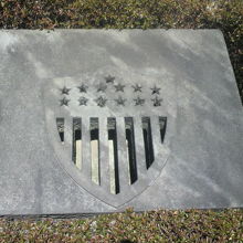 聖路加国際大学の敷地内にあるアメリカ公使館跡の標石です。