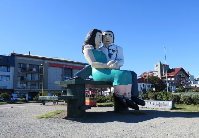 Sentados Frente al Mar