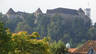 徒歩で上がるとタ～イヘンだけど、眺めは抜群！