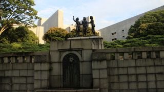 平和を象徴する像