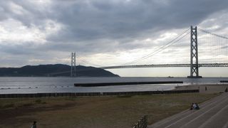 明石海峡大橋を目の前に
