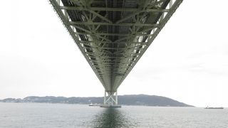 明石海峡大橋の真下