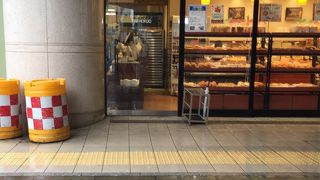 改札横のパン屋さん