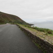 アイヴァラ半島の海岸線に沿ってアイルランドの自然の中を走るドライブコ−スです。