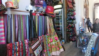 土産屋が並んだメインの通りです