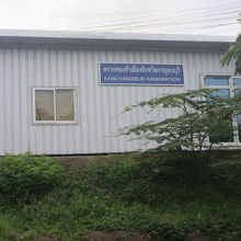プーナムロン国境の出入国管理の建物です。新しく急造した建物