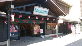 弘前城観光に便利です