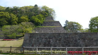 櫓を支えていた石垣が見事だわぁ～