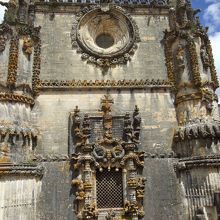 マヌエル様式の窓 全景（パノラマ画像）