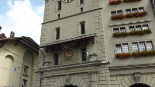 町の西門、牢獄塔