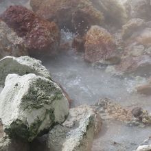 ぐらぐら湧きたつ熱湯