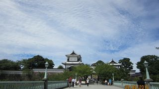 兼六園とつながる見応えある立派な門