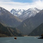 ボゴタの雪解け、蕩々と湛えて。