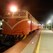 急行「莒光号」で台北から約１時間半ほど。