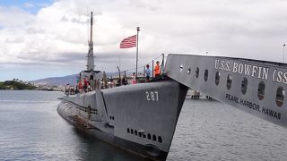 潜水艦の中に入れます