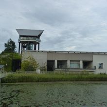 古代の見晴台風な建物