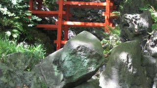 小石川後楽園の通天橋は、京都の東山・東福寺の通天橋をイメージして造られたそうです。