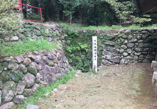 当時の井戸が残っています