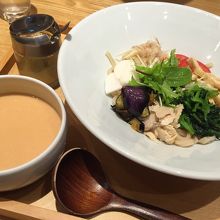 野菜とクリームトマトのつけうどん