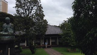 緑あふれる境内