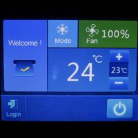 部屋に入ったら、24℃設定。さむーい！