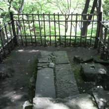 清水観音堂跡の張り出している部分です。下は、高い崖です。