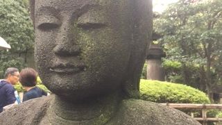 安らかな表情が印象的な菩薩さまです。
