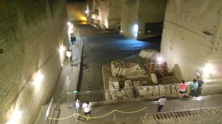 地底人になった気分に浸れる