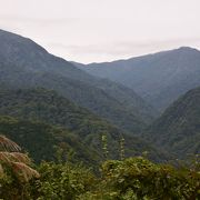 長く険しいが路面の荒れが少ない山岳オフロード