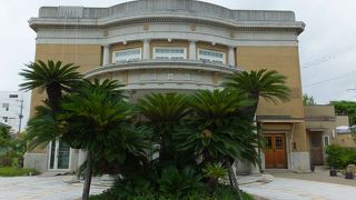 昭和初期の中規模洋館。窓が少ないのが特徴か。