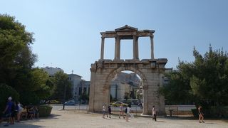 ゼウス神殿の近くにあります