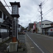 参道風景。立派なお屋敷や洋館が目につきました。