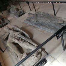 テンプル騎士の肖像墓がたくさん