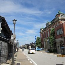 土蔵造り建築が並ぶ山町筋。