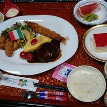 子ども用の食事。