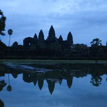早朝のアンコールワット