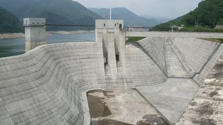 優美な誘導路が珍しい！