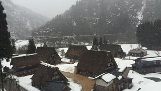 こぢんまりの合掌集落