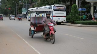 バイクが引くタクシー