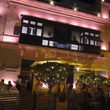 わかりやすい場所。角の１階です。テラスは海側。