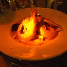 魚のスープ。「海鮮煮込」といえるくらいのボリューム