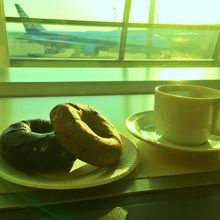 朝六時、お日様の光を浴びながらラウンジでの軽食