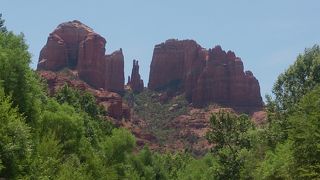 確かに大聖堂に見える！4大ボルテックスのひとつです。