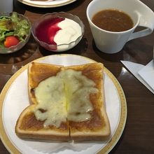 カレートーストセット980円