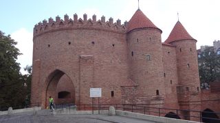 旧市街を囲むバロック様式の砦