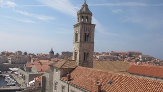 プロチェ門のすぐそばにある修道院です