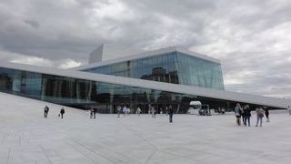 大理石の美しい建物